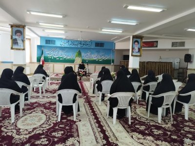 نشست پژوهشی با عنوان «ویژگی های فتنه در کلام امیرالمومنین علی علیه السلام» در مدرسه علمیه حضرت زینب علیه السلام یزد برگزار شد.